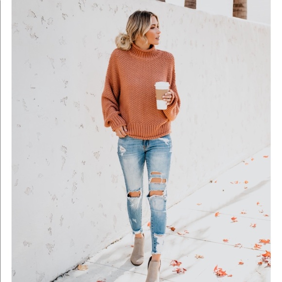 HEIDI Old School Sweater - Picture 7 of 8